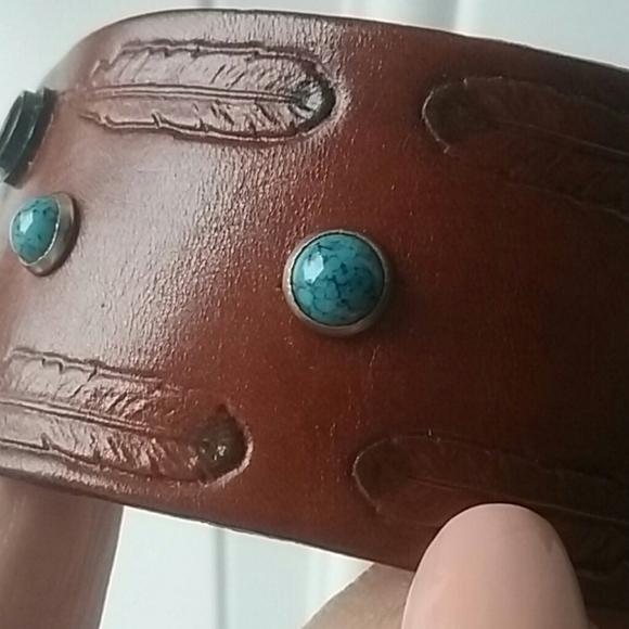 SIGNED Navajo Chiefs Head Leather Cuff Bracelet w/real Turquoise - Picture 4 of 6